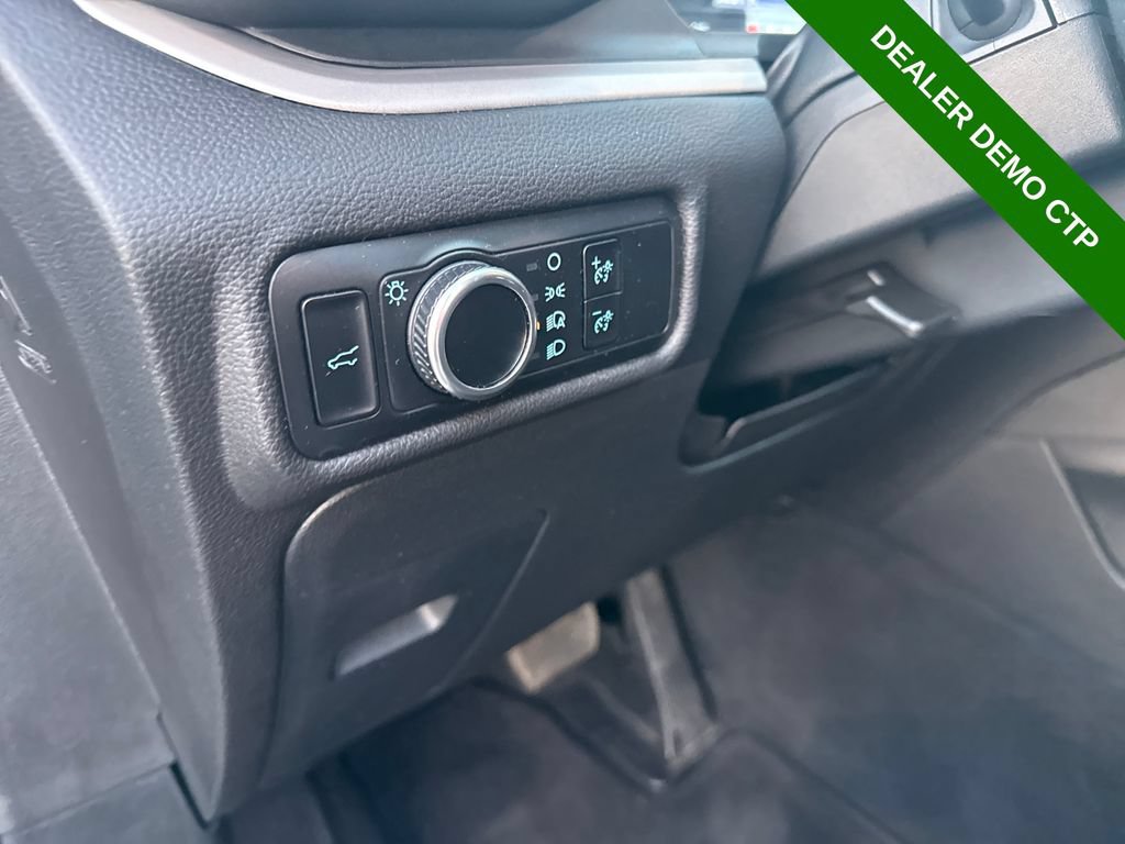 Used 2023 Ford Explorer XLT AWD/4WD image 25
