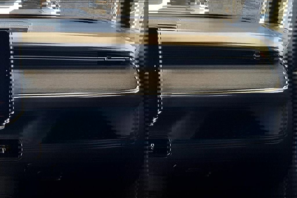 New 2025 Volkswagen ID. Buzz Pro S Plus image 16