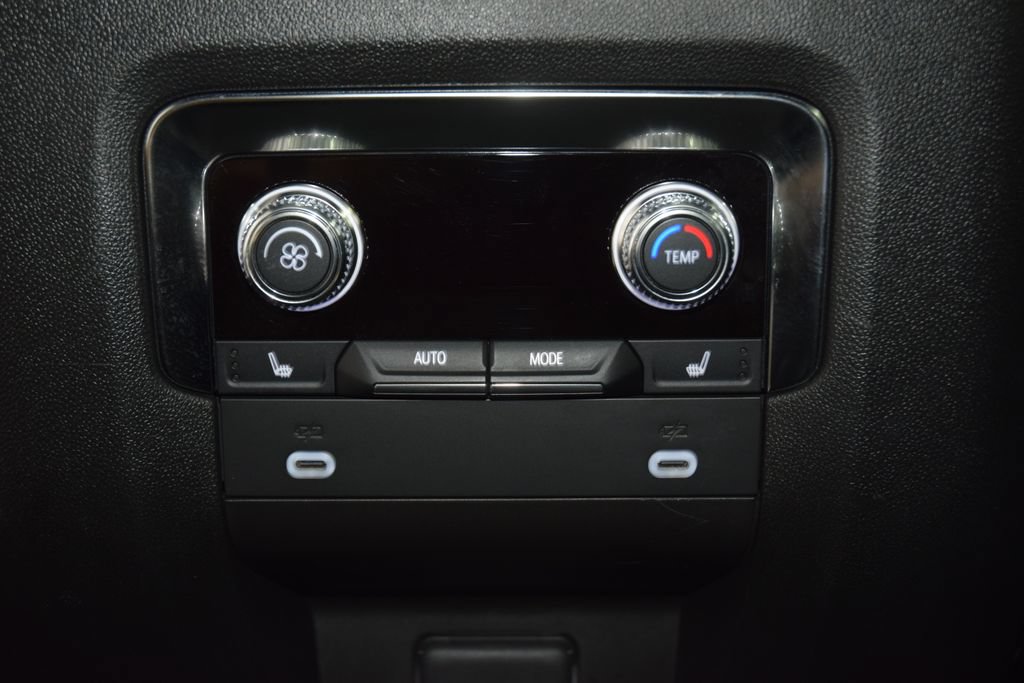 Used 2024 GMC Yukon XL Denali AWD/4WD image 46