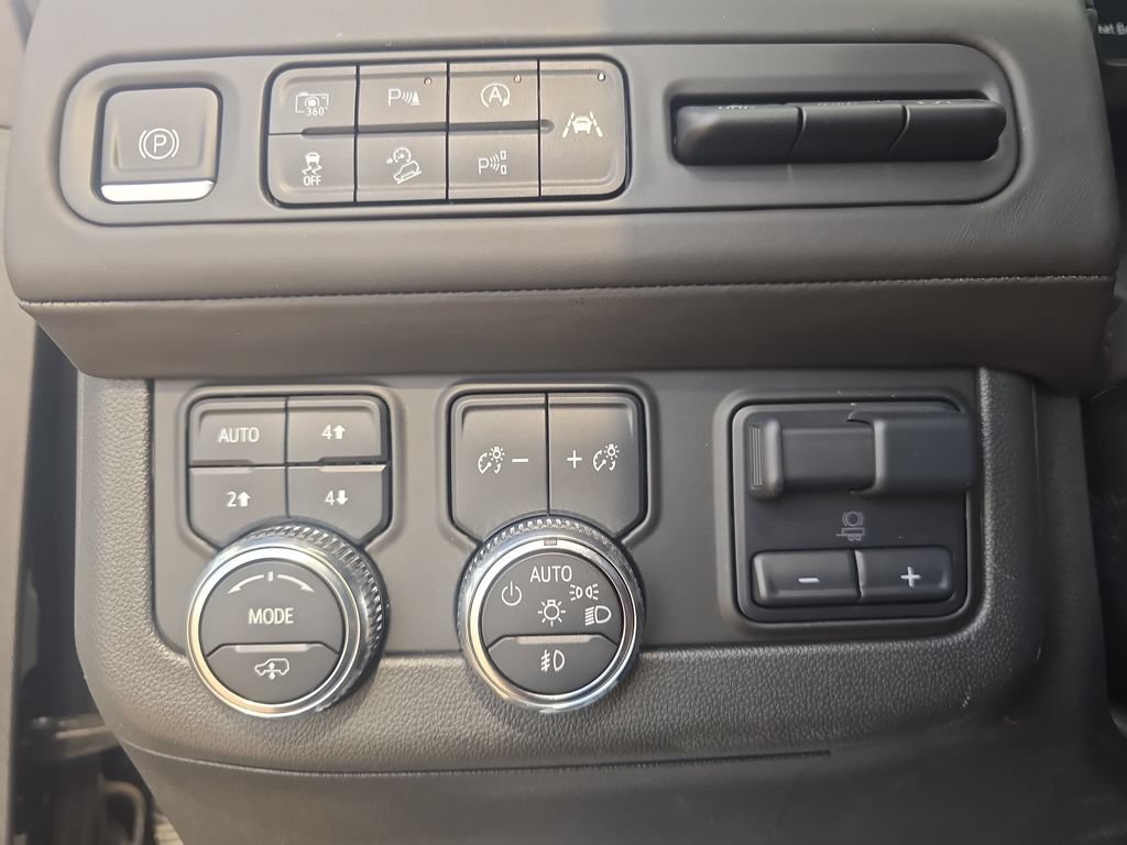 Used 2024 GMC Yukon Denali Ultimate AWD/4WD image 27
