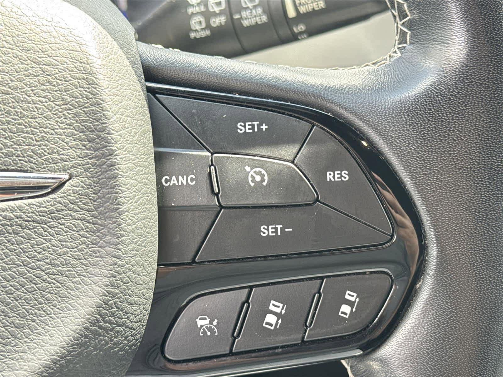 Used 2020 Chrysler Pacifica Touring-L w/ Advanced Safetytec Group AWD/4WD image 23
