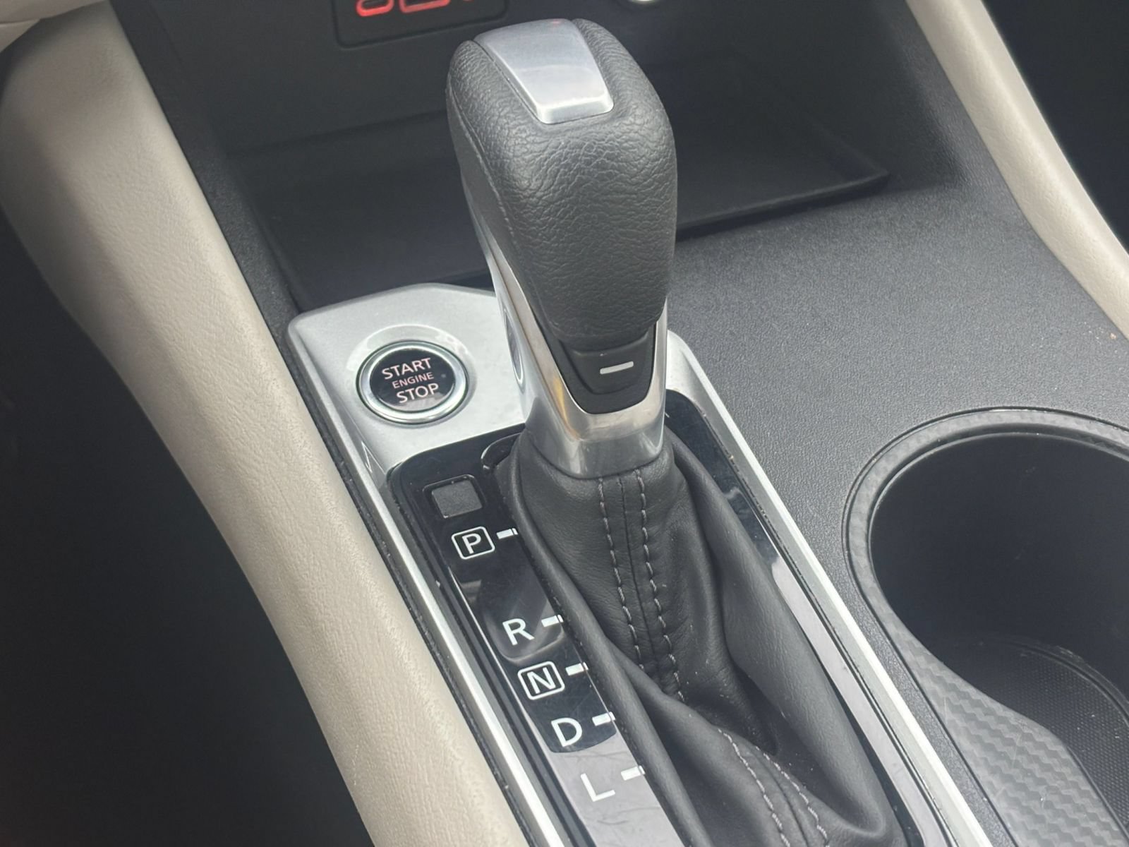 Used 2025 Nissan Altima 2.5 SV FWD image 39