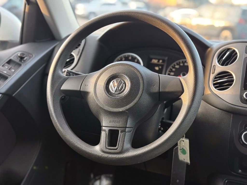 Used 2011 Volkswagen Tiguan S image 31