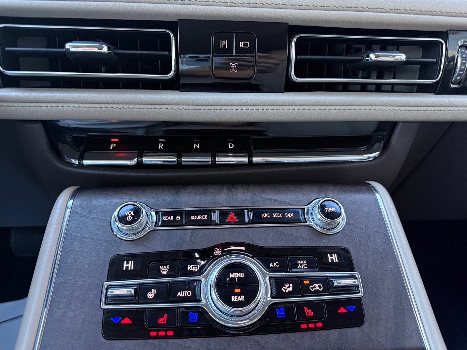 Used 2020 Lincoln Aviator Reserve w/ Equipment Group 202A image 11