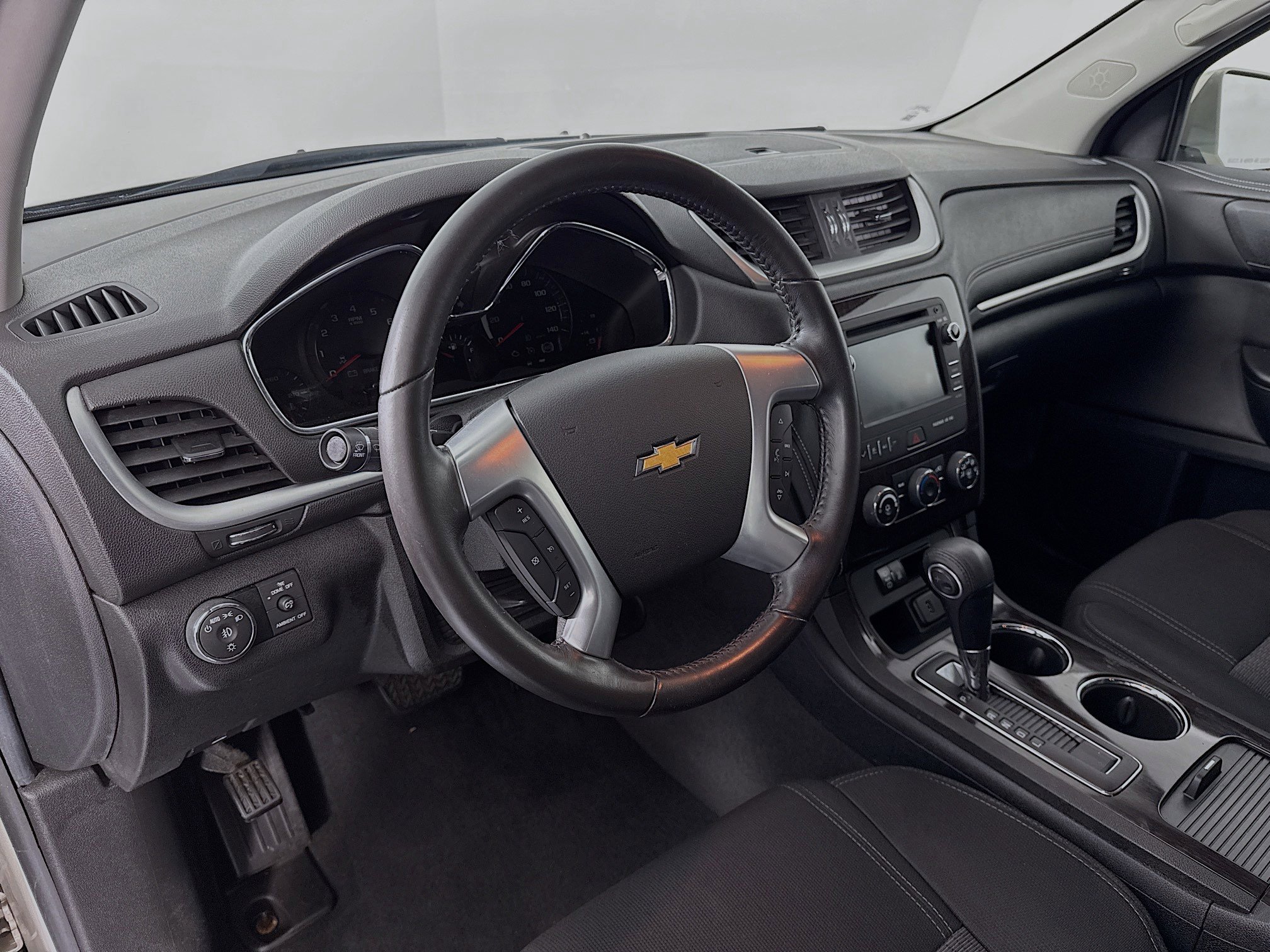 Used 2017 Chevrolet Traverse LT image 9