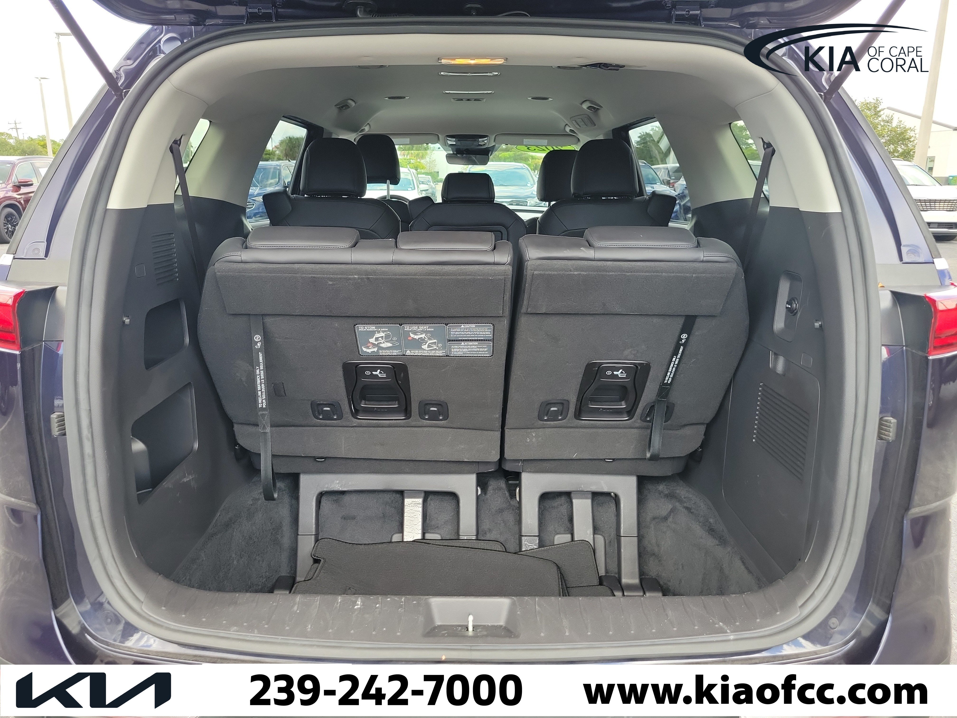 Certified 2023 Kia Carnival LX FWD image 10