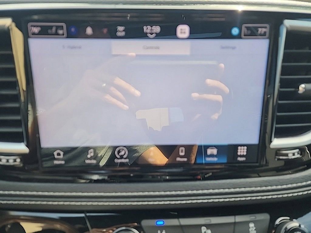 Used 2023 Chrysler Pacifica Limited w/ S Appearance Package image 18