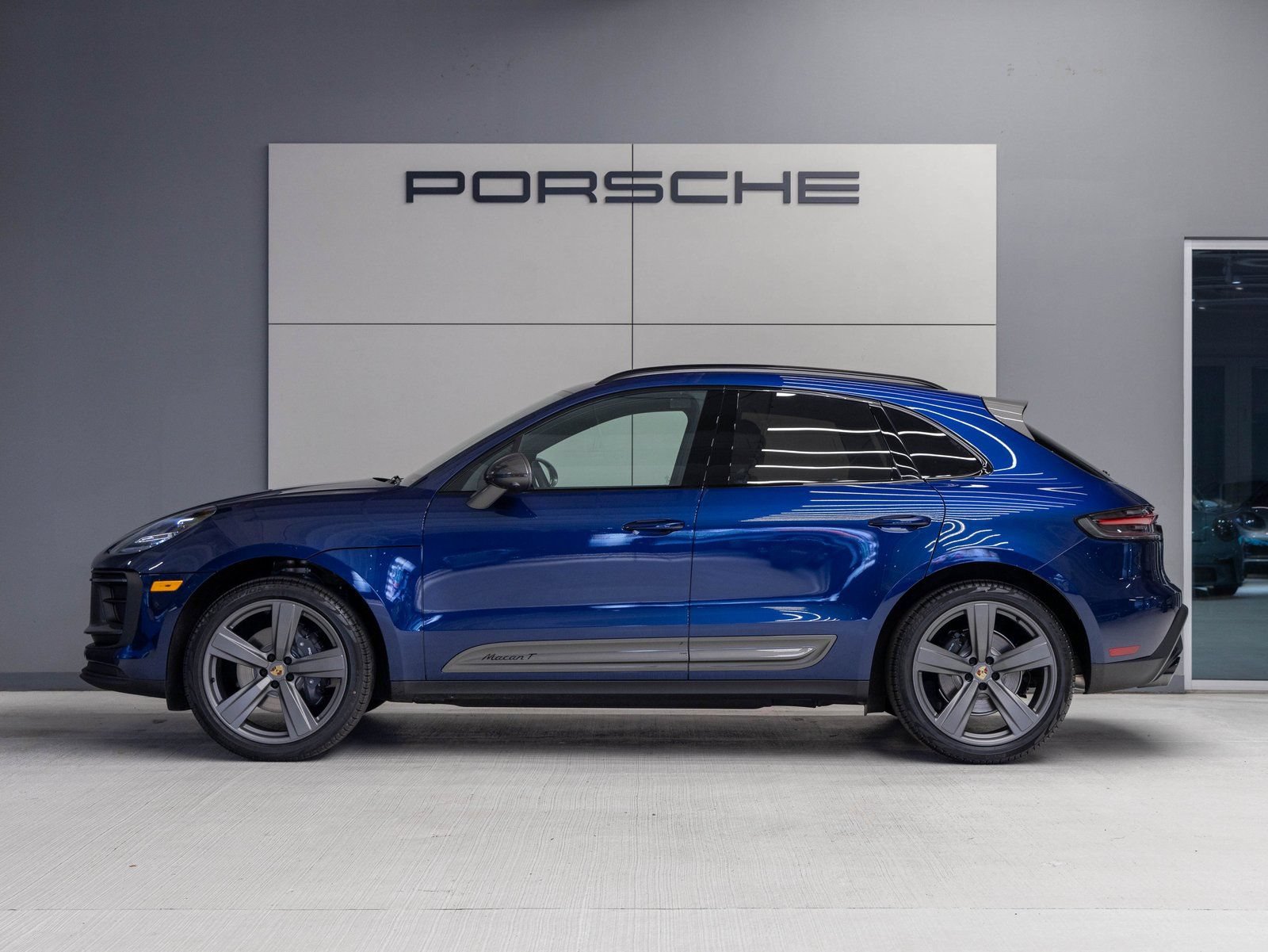 Certified 2026 Porsche Macan Turbo AWD/4WD image 2