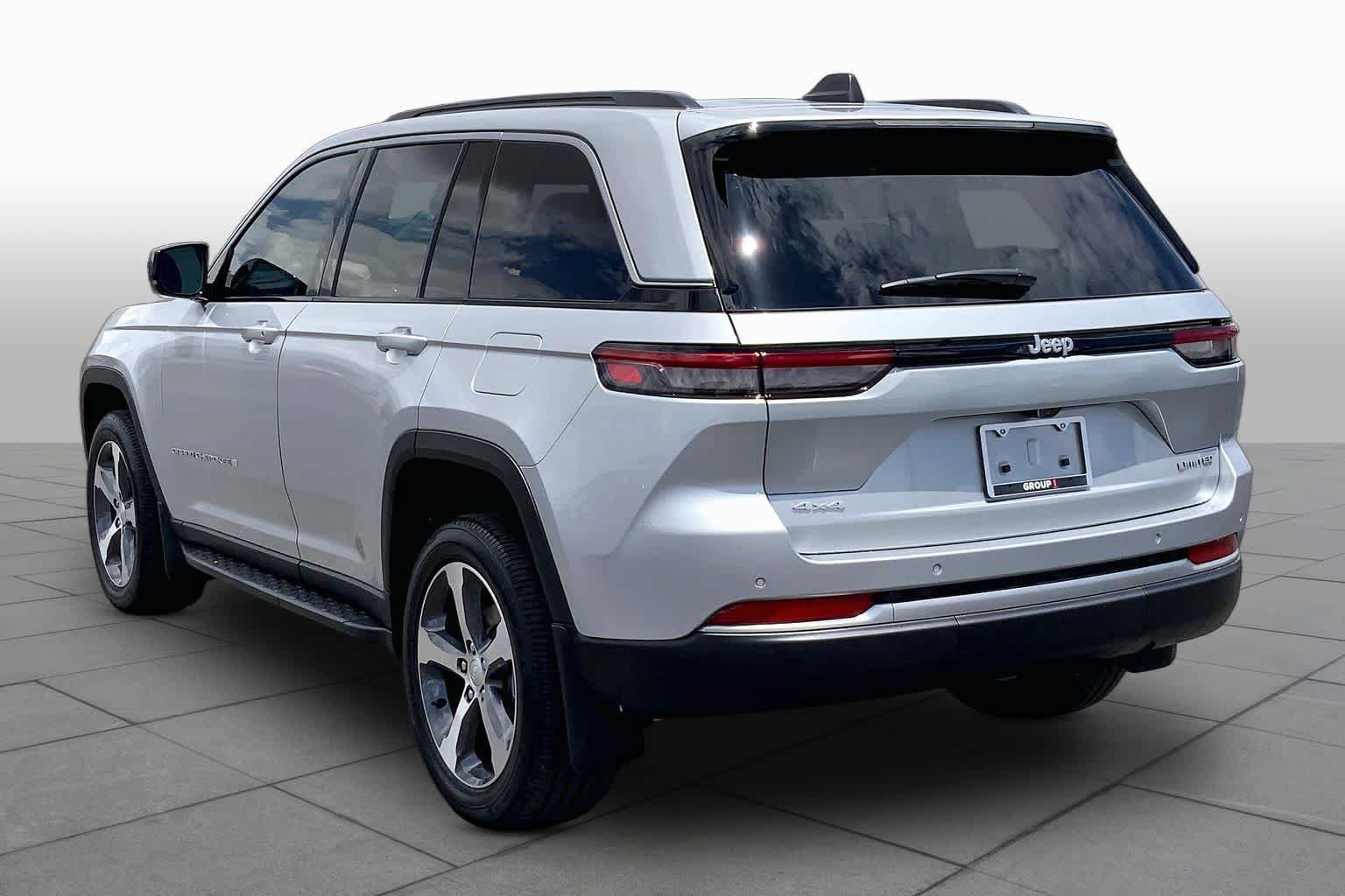Used 2026 Jeep Grand Cherokee Limited AWD/4WD image 12