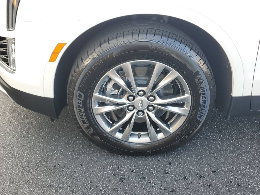 Certified 2023 Cadillac XT5 Premium Luxury w/ LPO, Premium Carpet Package FWD image 11