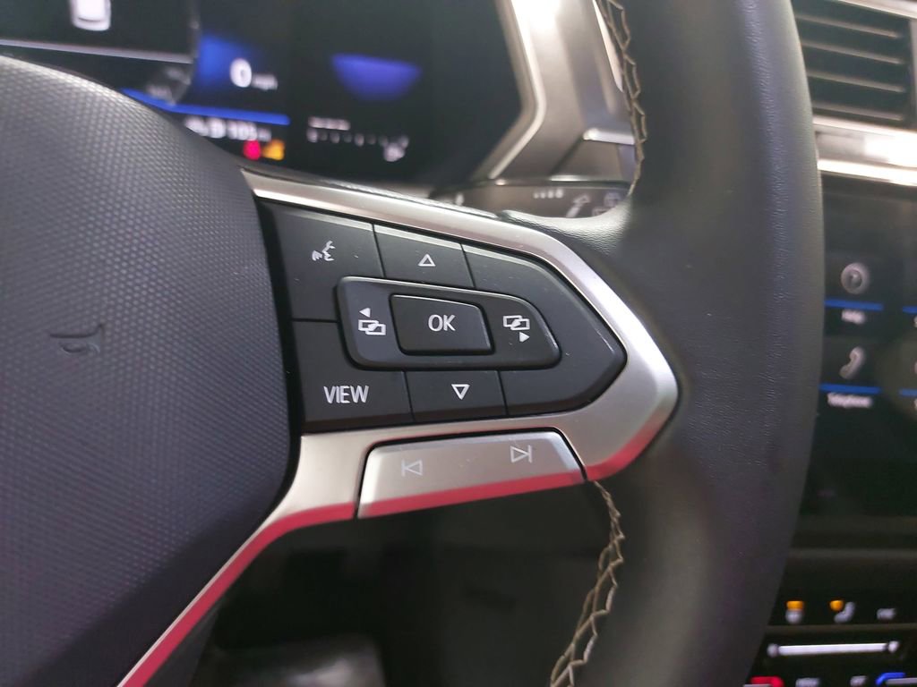 Used 2023 Volkswagen Tiguan SE image 17