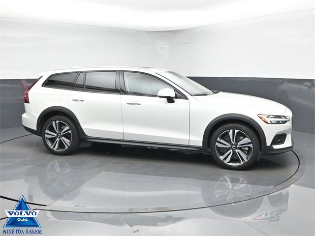 Used 2024 Volvo V60 B5 Cross Country Plus