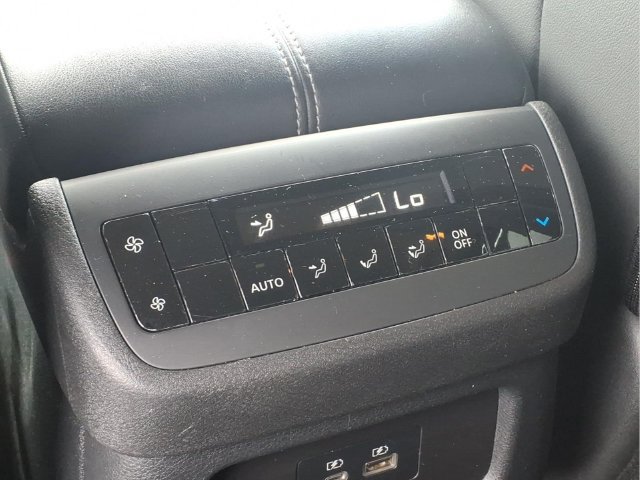 Used 2025 Nissan Pathfinder SL AWD/4WD image 19