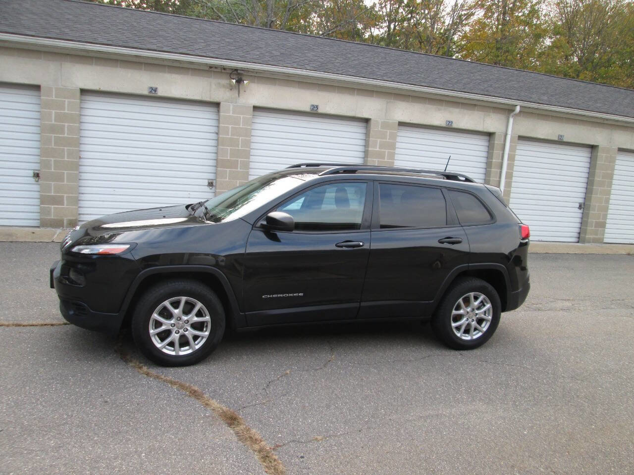 Used 2016 Jeep Cherokee Sport w/ Cold Weather Group image 2
