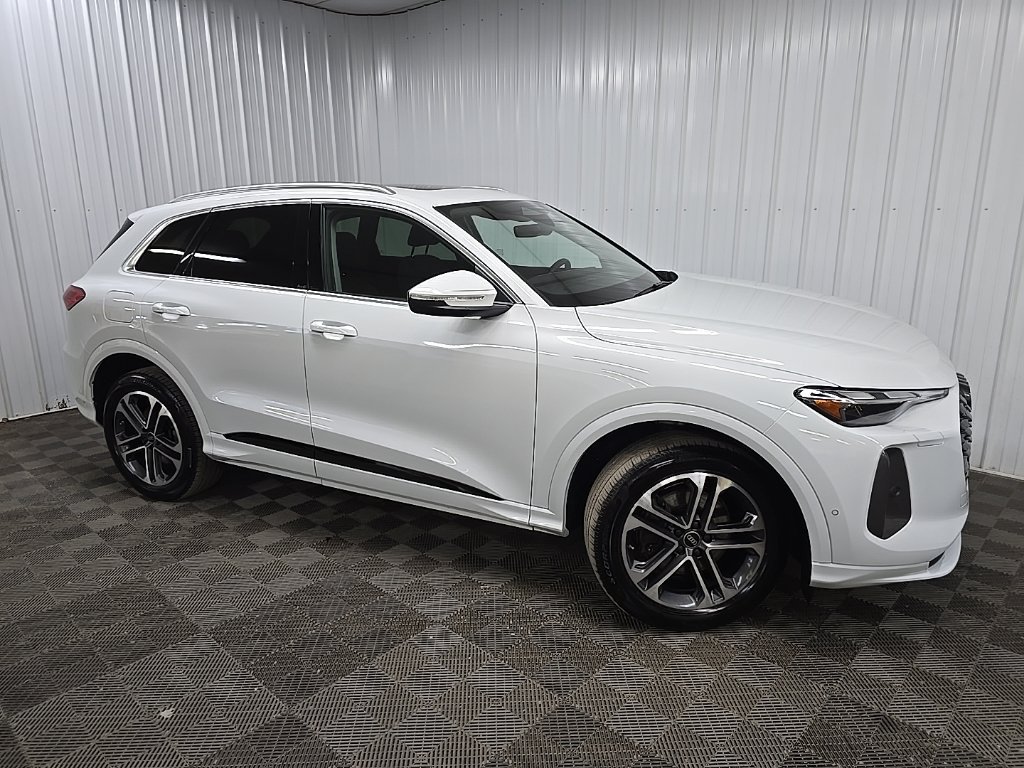 Used 2025 Audi Q5 Premium w/ Convenience Package