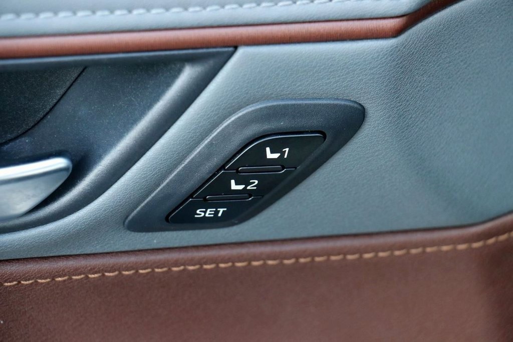 Used 2021 Toyota Venza Limited image 20