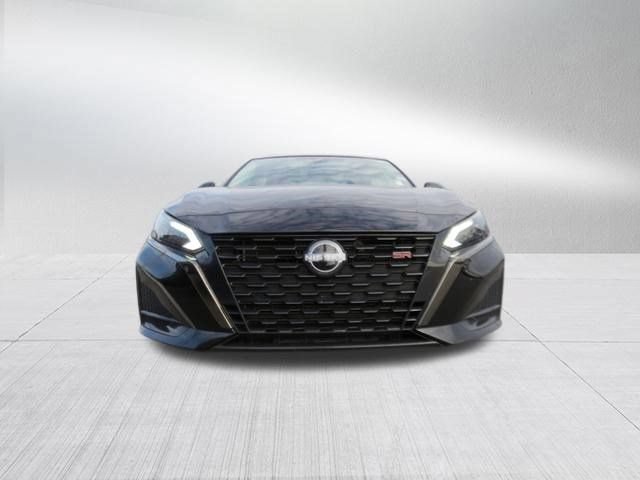 Used 2023 Nissan Altima 2.5 SR w/ SR Premium Package FWD image 2