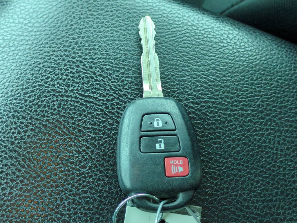 Used 2018 Toyota RAV4 LE image 26