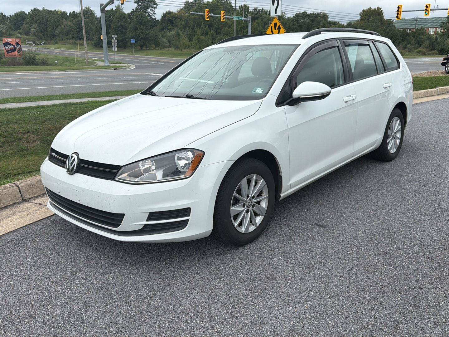 Used 2015 Volkswagen Golf S FWD image 5