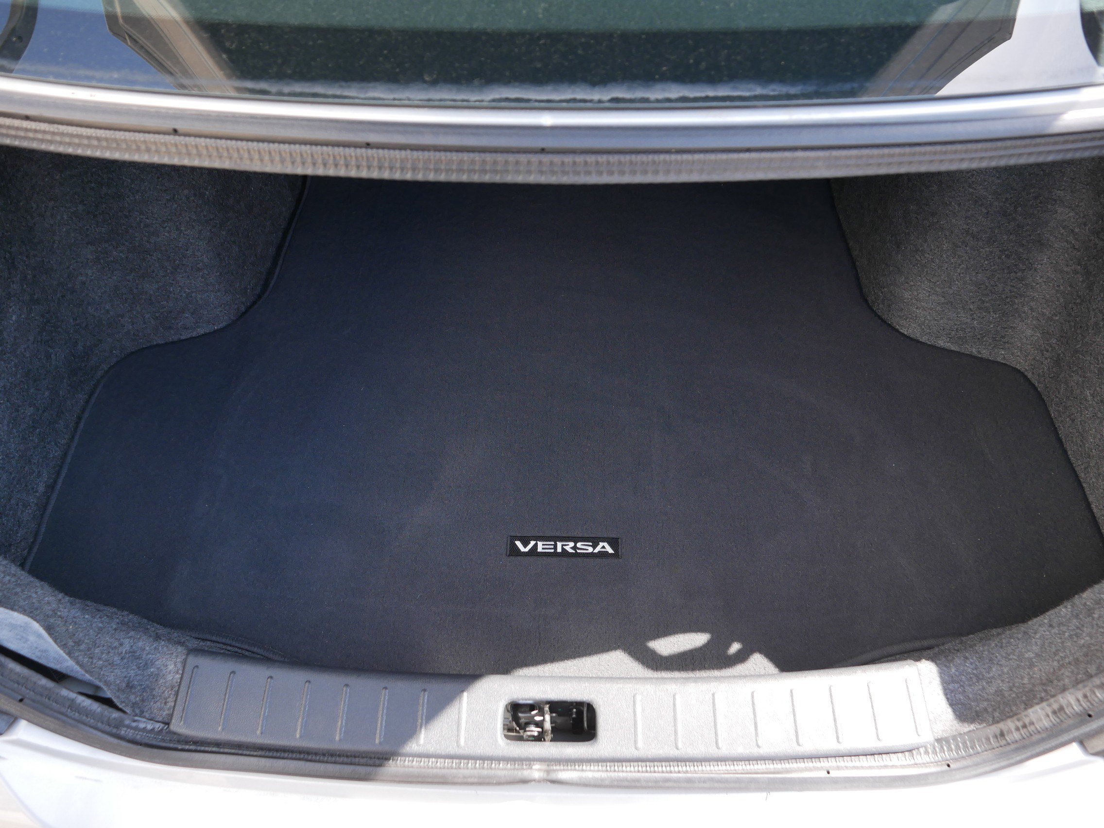 Used 2017 Nissan Versa SV FWD image 18