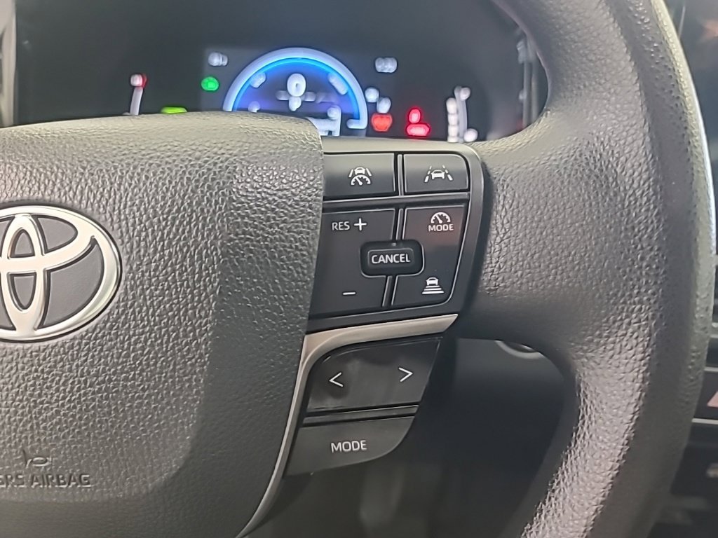 Used 2025 Toyota Camry LE FWD image 31