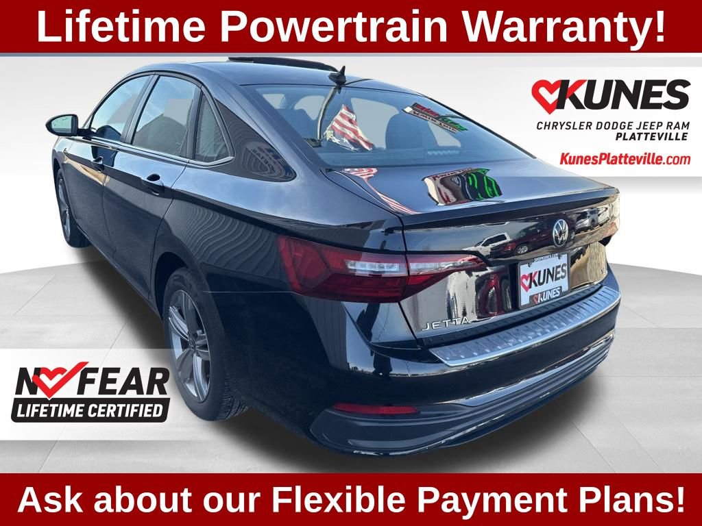 Used 2023 Volkswagen Jetta SE w/ Panoramic Sunroof Package image 7