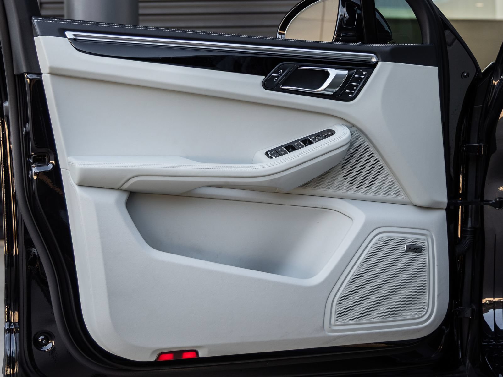 Certified 2024 Porsche Macan S AWD/4WD image 20