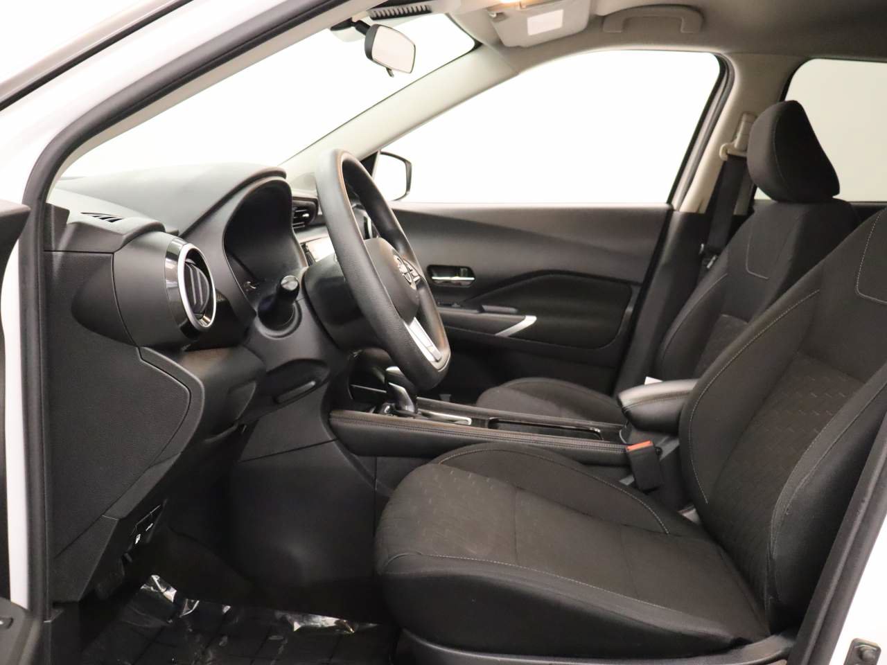 Used 2023 Nissan Kicks SV FWD image 15