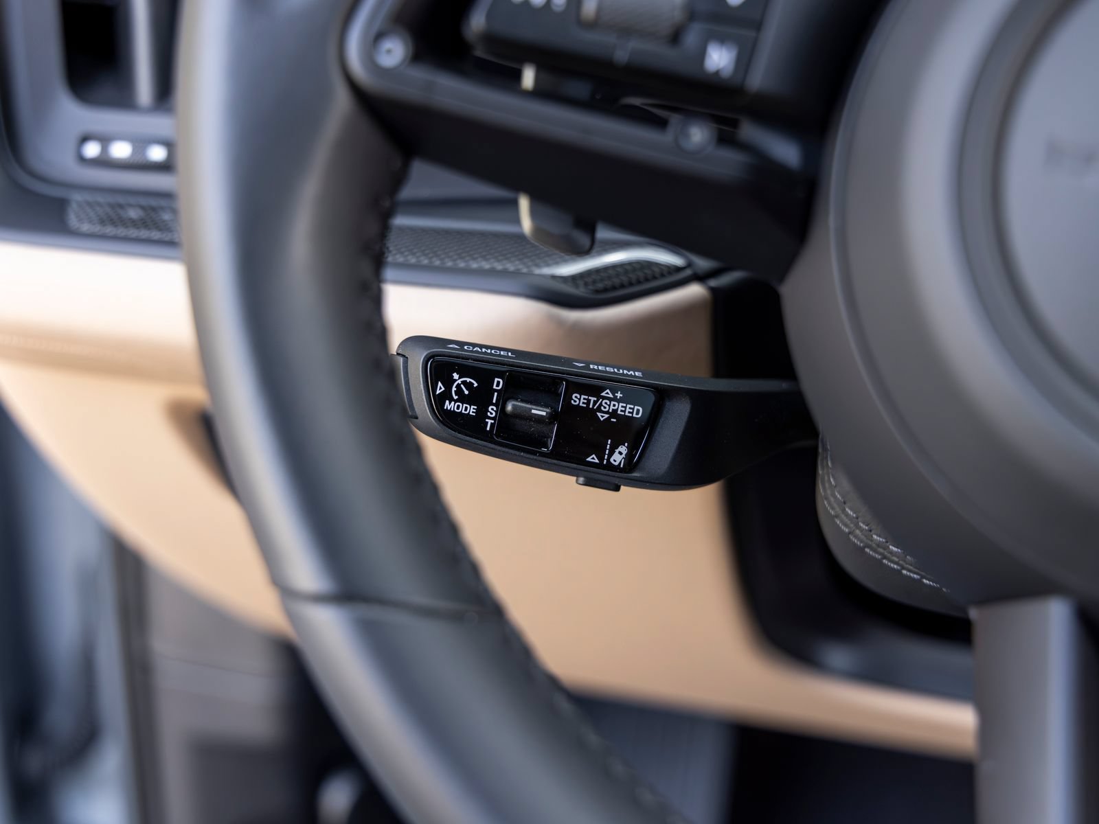 Certified 2025 Porsche Cayenne GTS AWD/4WD image 40