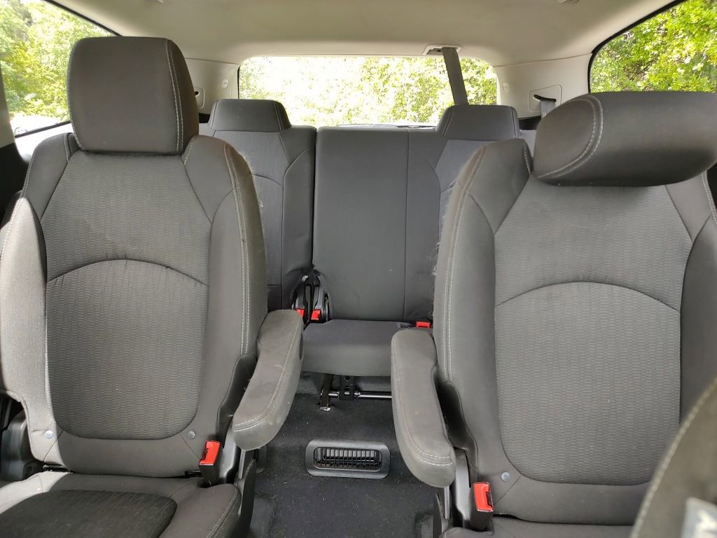 Used 2017 Chevrolet Traverse LT w/ Style and Technology Package image 13