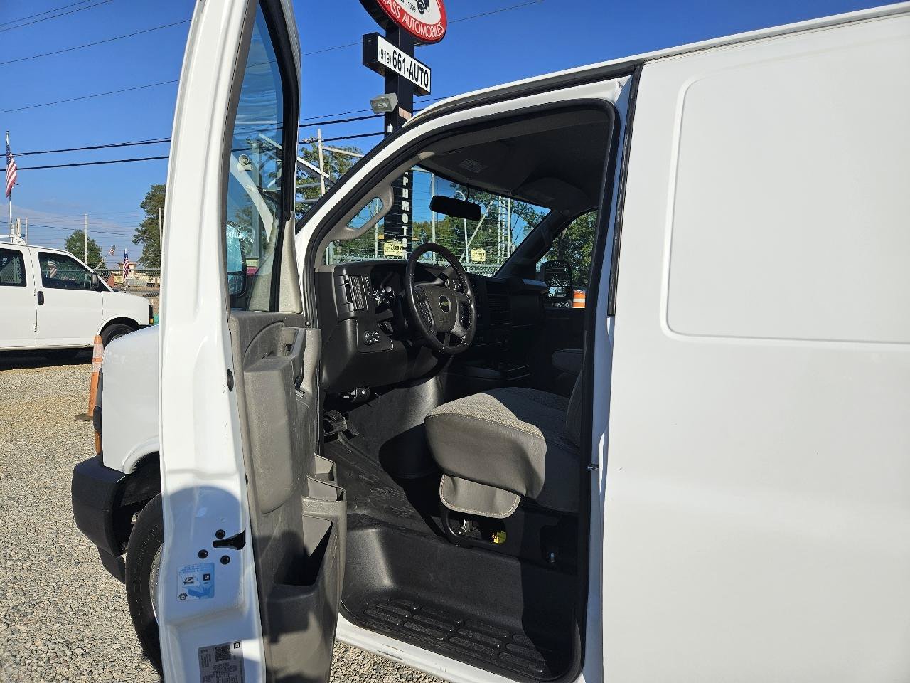Used 2022 Chevrolet Express 2500 w/ Driver Convenience Package RWD image 9