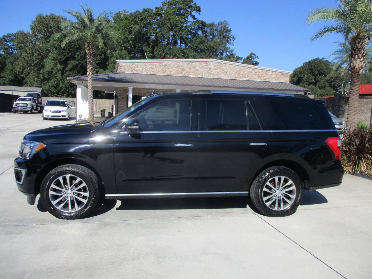 Used 2018 Ford Expedition Limited RWD image 14
