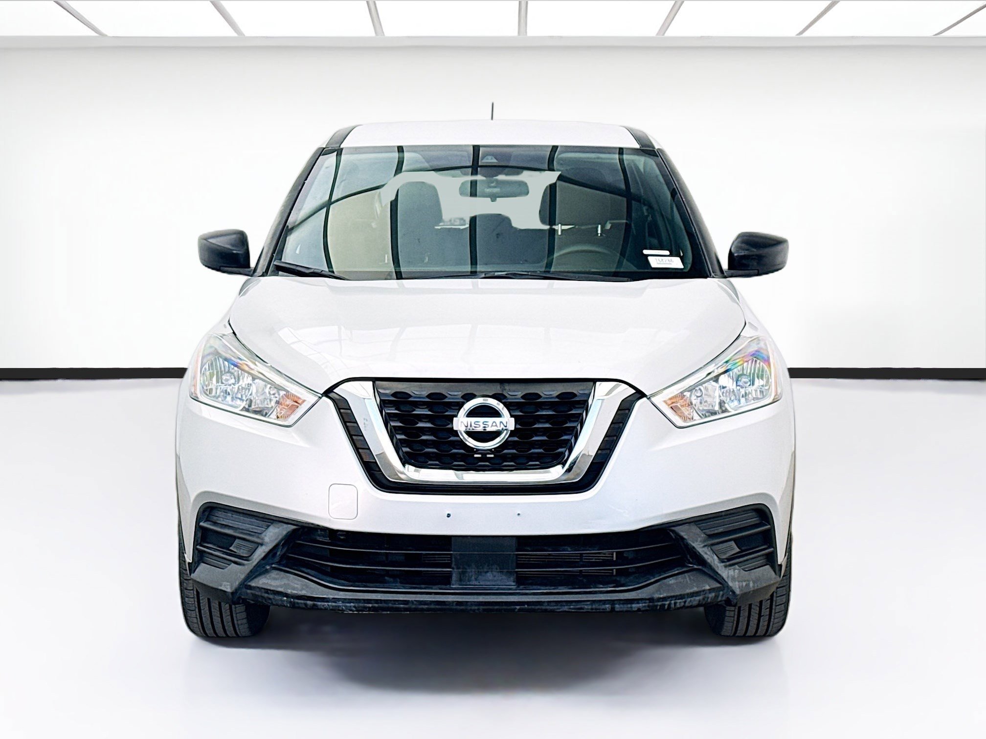 Used 2020 Nissan Kicks S image 2