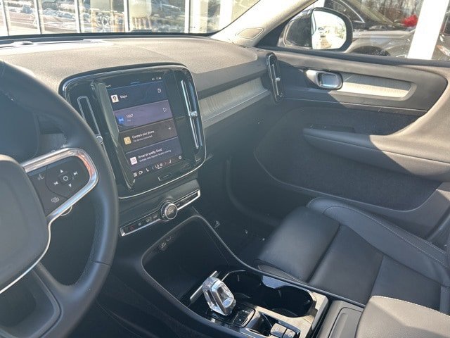 Certified 2025 Volvo XC40 B5 Plus AWD/4WD image 19