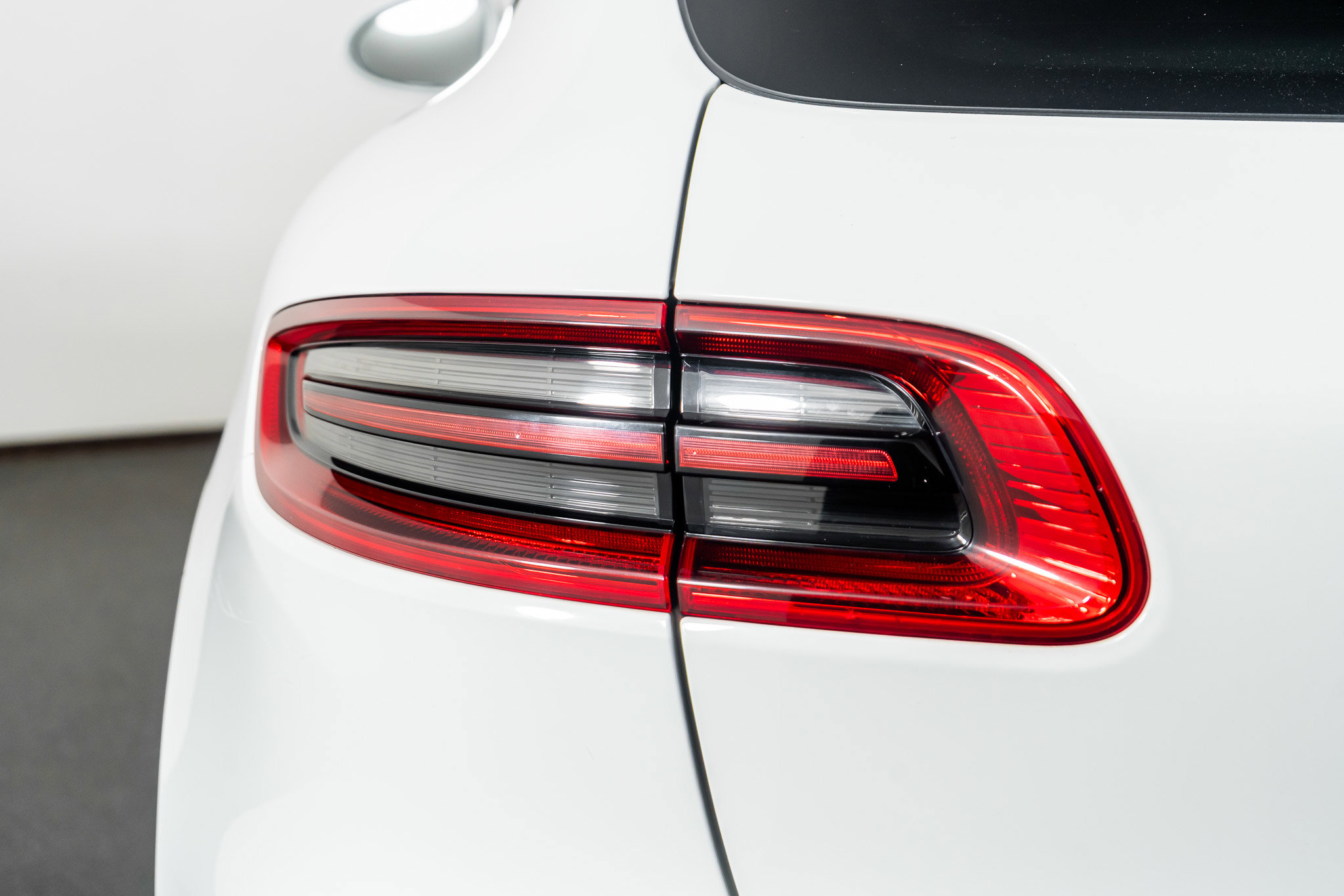 Used 2017 Porsche Macan S image 12