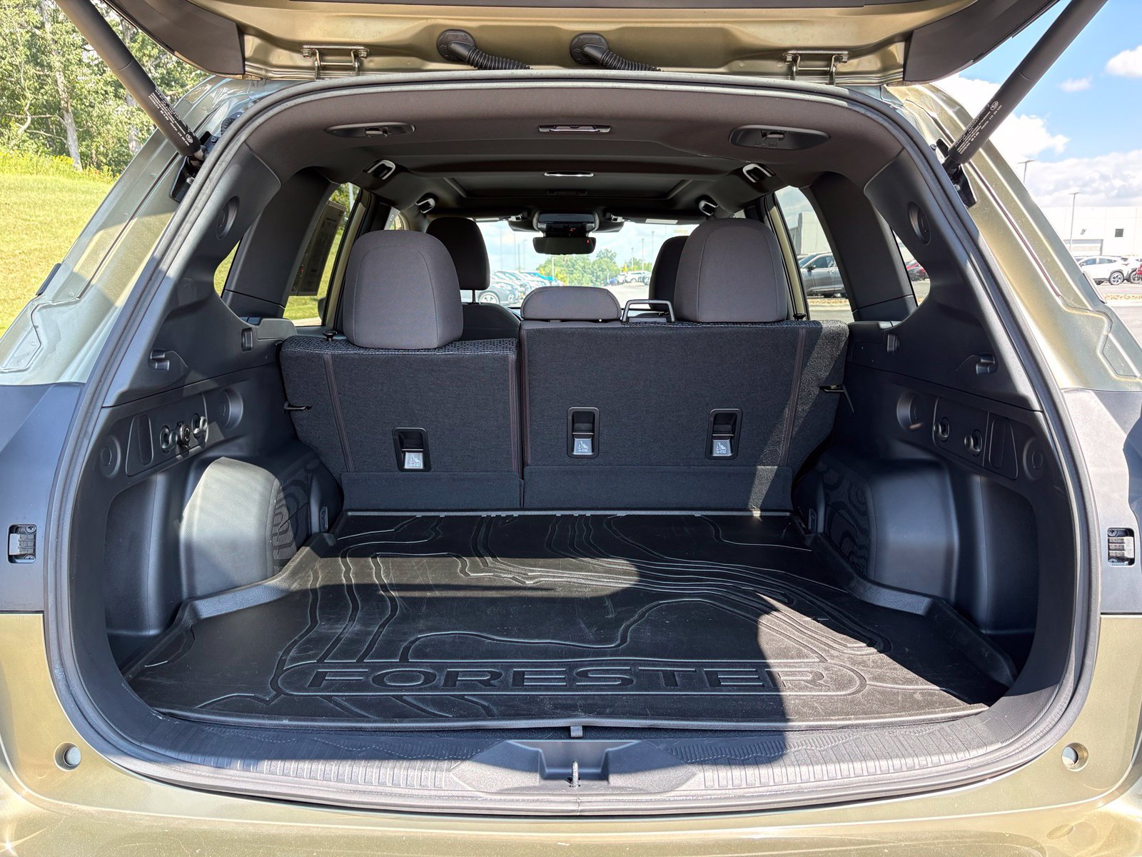 Certified 2025 Subaru Forester Premium w/ Convenience Package #2 AWD/4WD image 12
