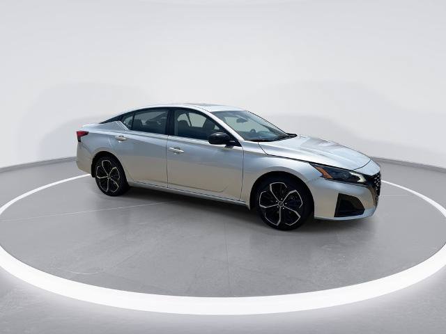 Certified 2023 Nissan Altima 2.5 SR w/ SR Premium Package AWD/4WD image 2