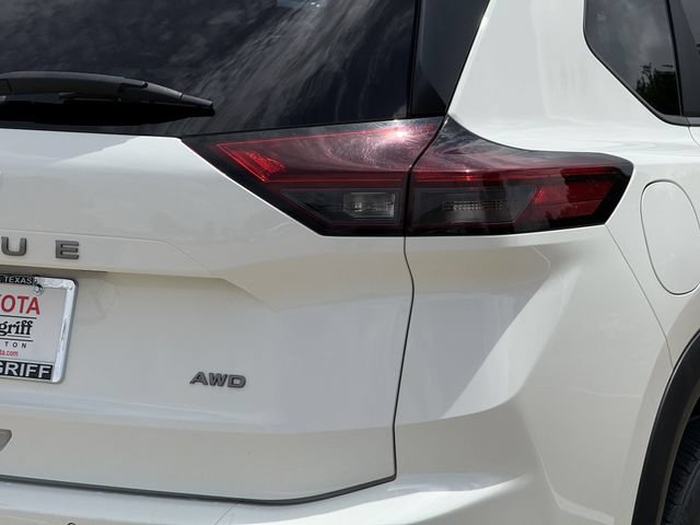 Used 2024 Nissan Rogue S AWD/4WD image 7