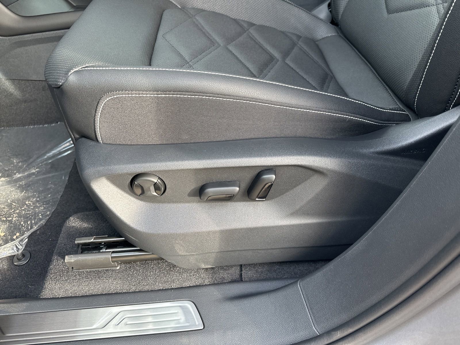 New 2026 Volkswagen Atlas SE image 11