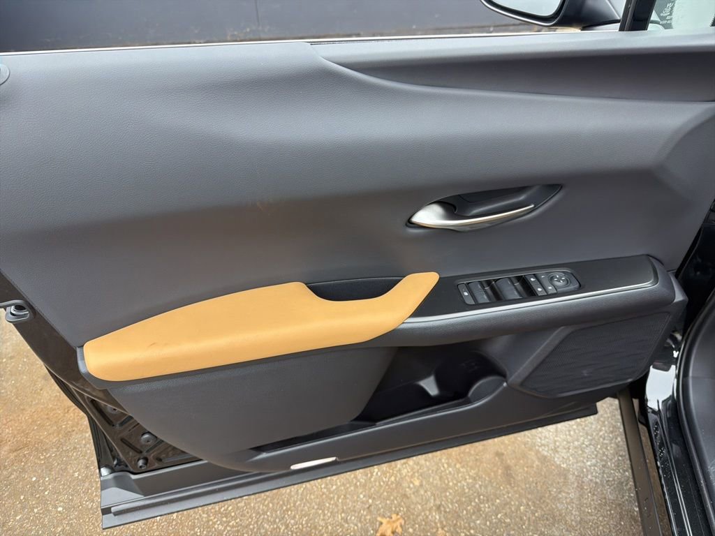 New 2026 Lexus UX 300h AWD image 9