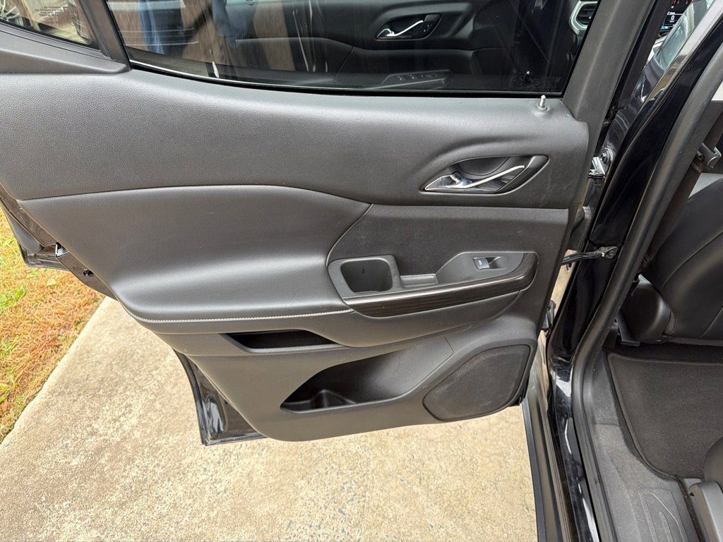 Used 2017 GMC Acadia SLT image 37