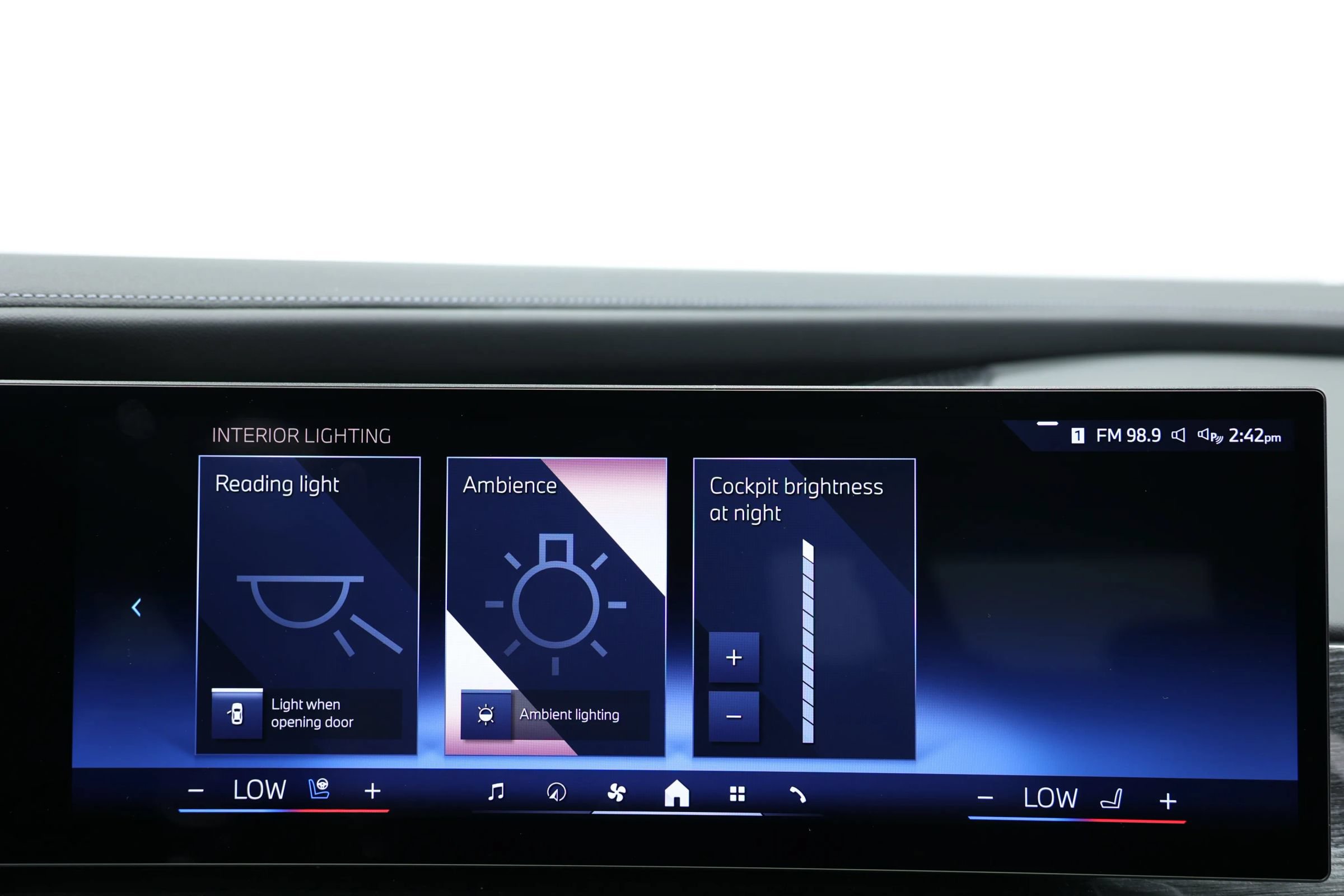 Used 2023 BMW 740i w/ Parking Assistance Package RWD image 34
