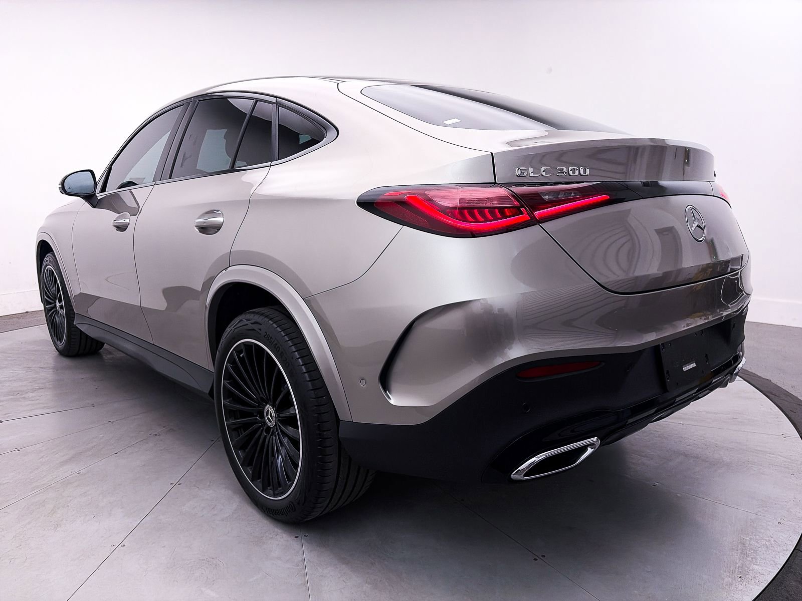 Used 2024 Mercedes-Benz GLC 300 4MATIC w/ AMG Line image 14