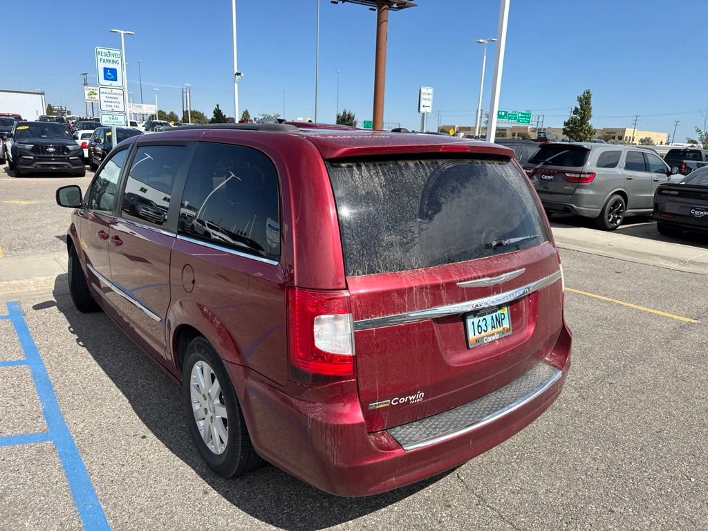 Used 2016 Chrysler Town & Country Touring FWD image 5