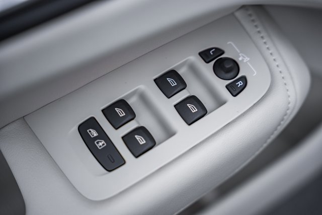 New 2026 Volvo XC60 B5 Ultra w/ Protection Package Premier image 38