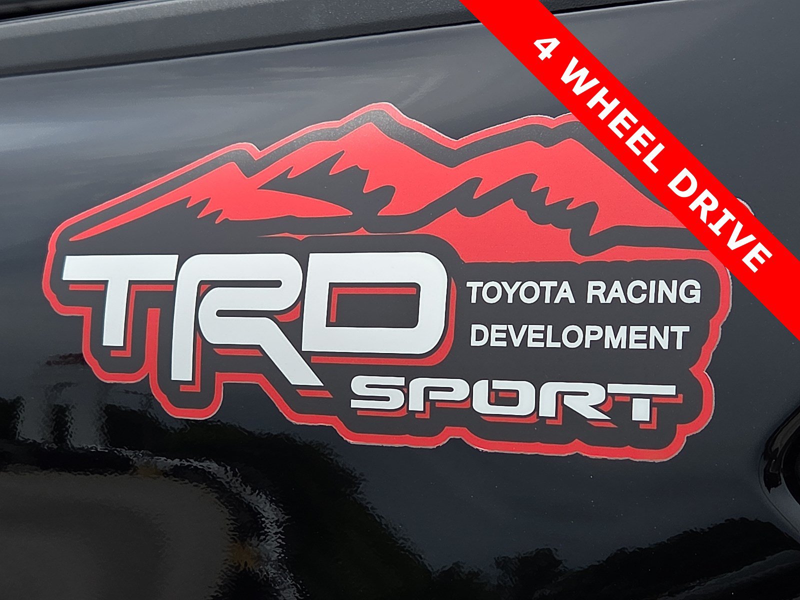 Used 2025 Toyota Tacoma TRD Sport AWD/4WD image 8