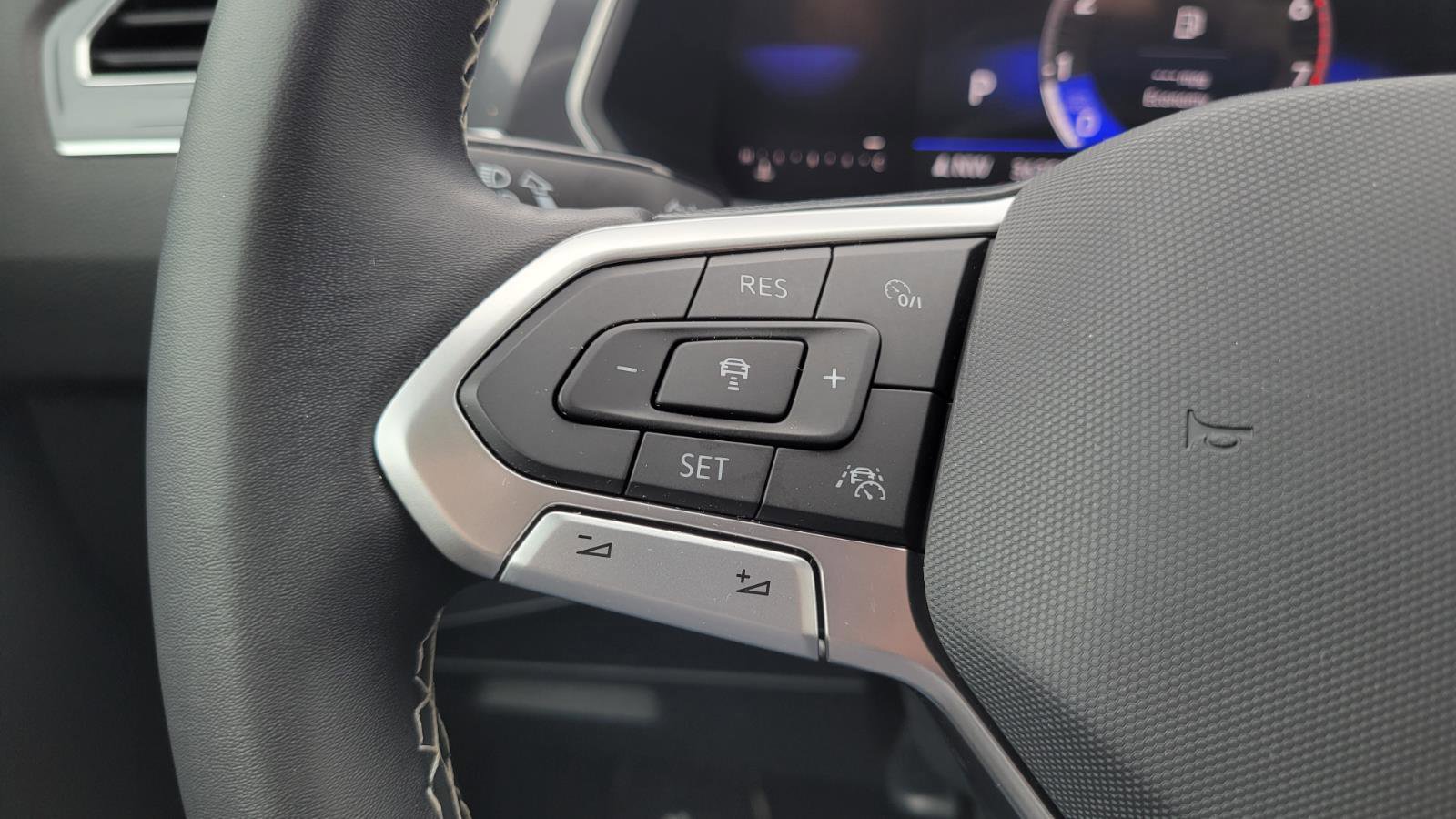 Certified 2023 Volkswagen Tiguan SE image 24