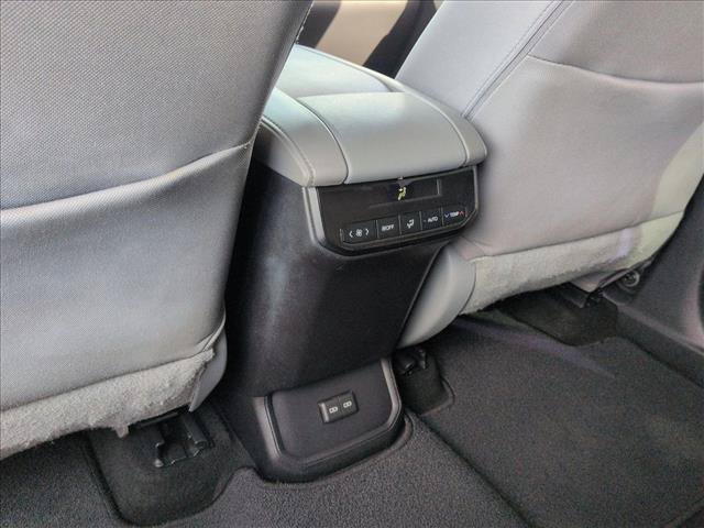 Used 2023 Toyota Highlander LE FWD image 25