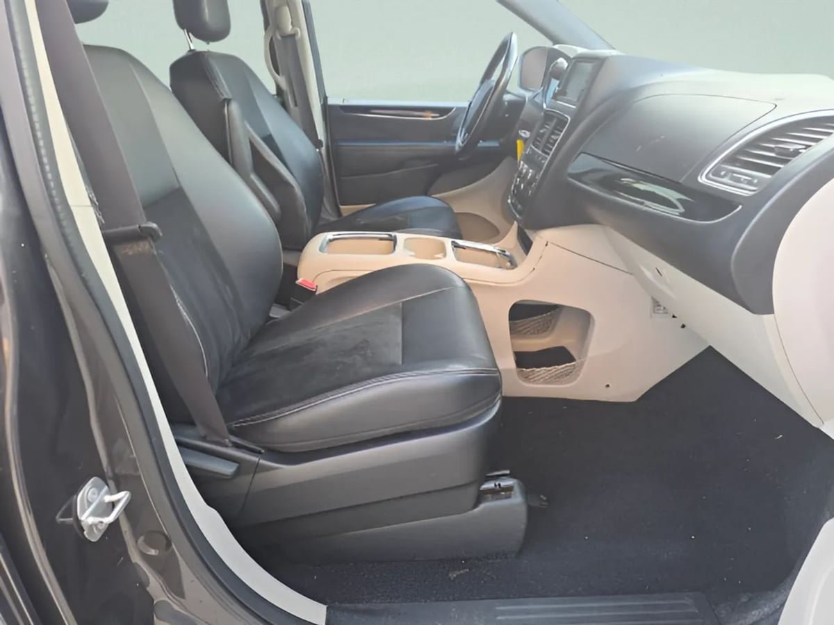 Used 2017 Dodge Grand Caravan SXT FWD image 41