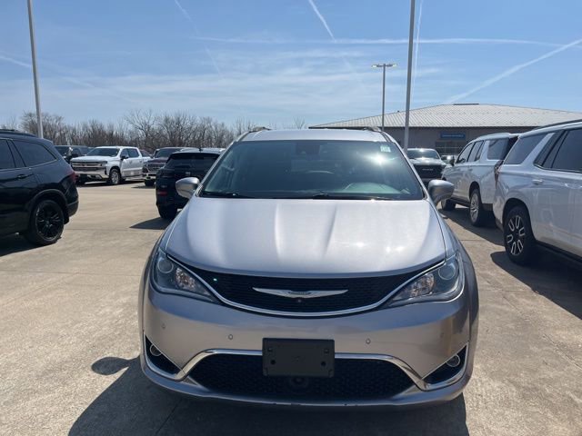 Used 2018 Chrysler Pacifica Touring-L w/ Advanced Safetytec Group image 2